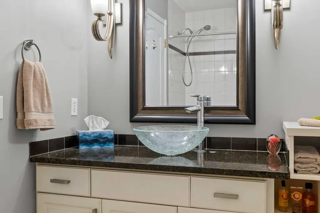 38 Richelieu Court SW Calgary AB T3E 7E9