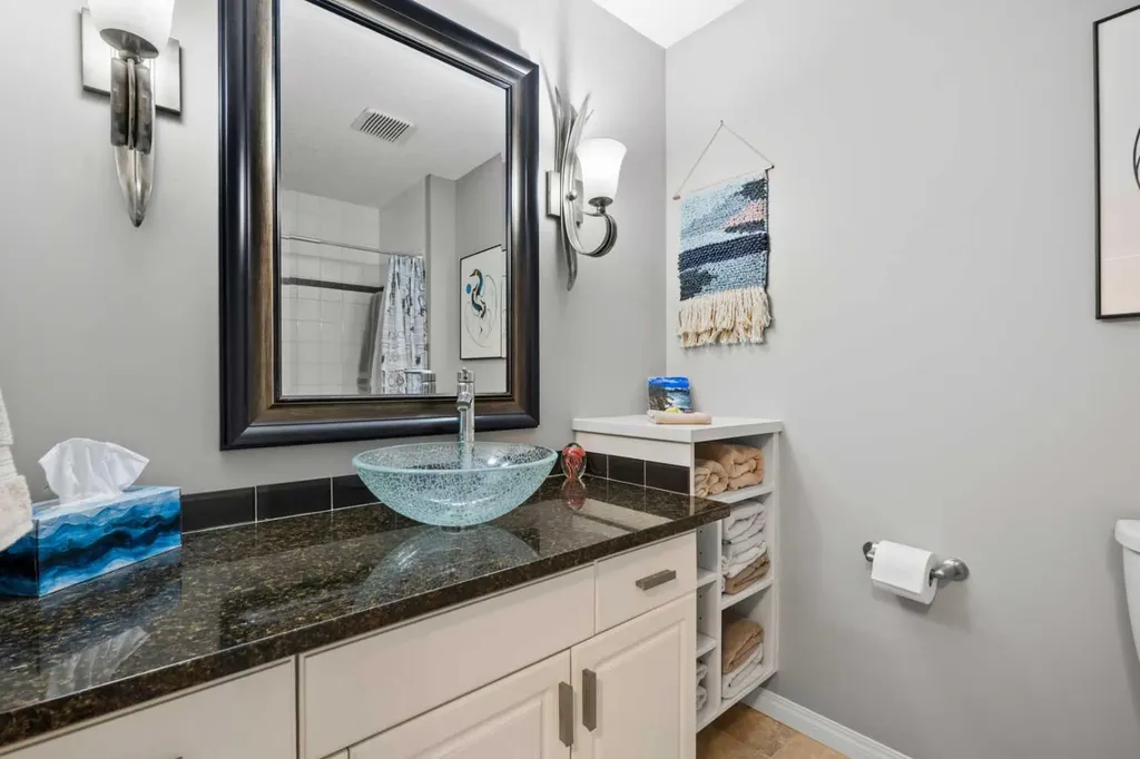 38 Richelieu Court SW Calgary AB T3E 7E9