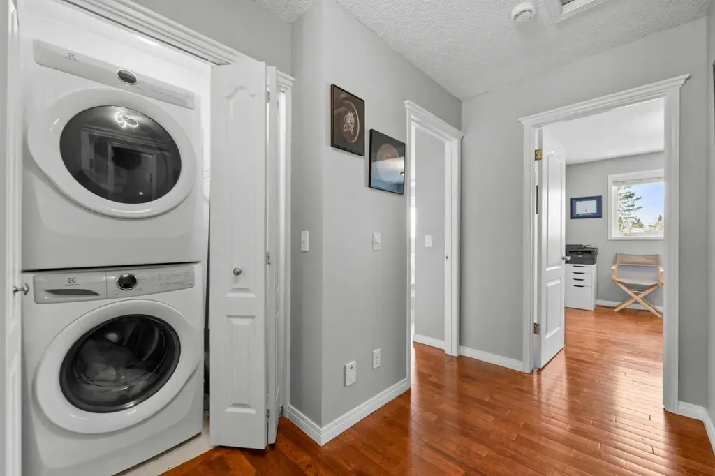 38 Richelieu Court SW Calgary AB T3E 7E9