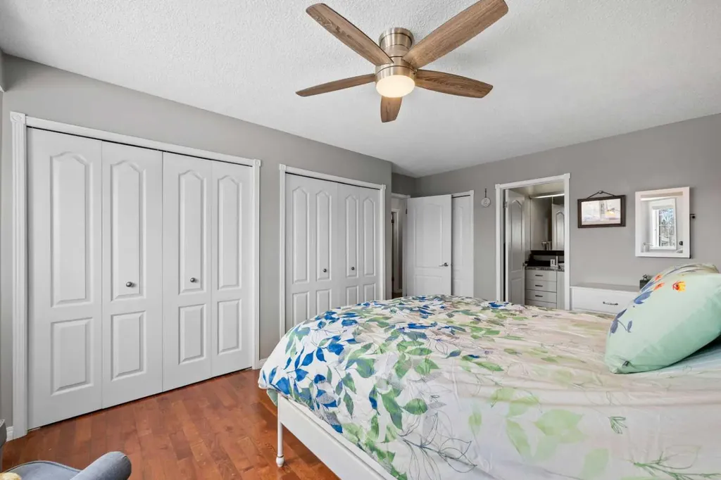 38 Richelieu Court SW Calgary AB T3E 7E9