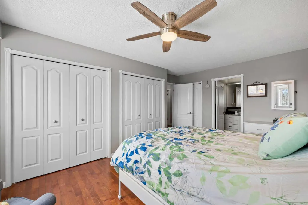 38 Richelieu Court SW Calgary AB T3E 7E9