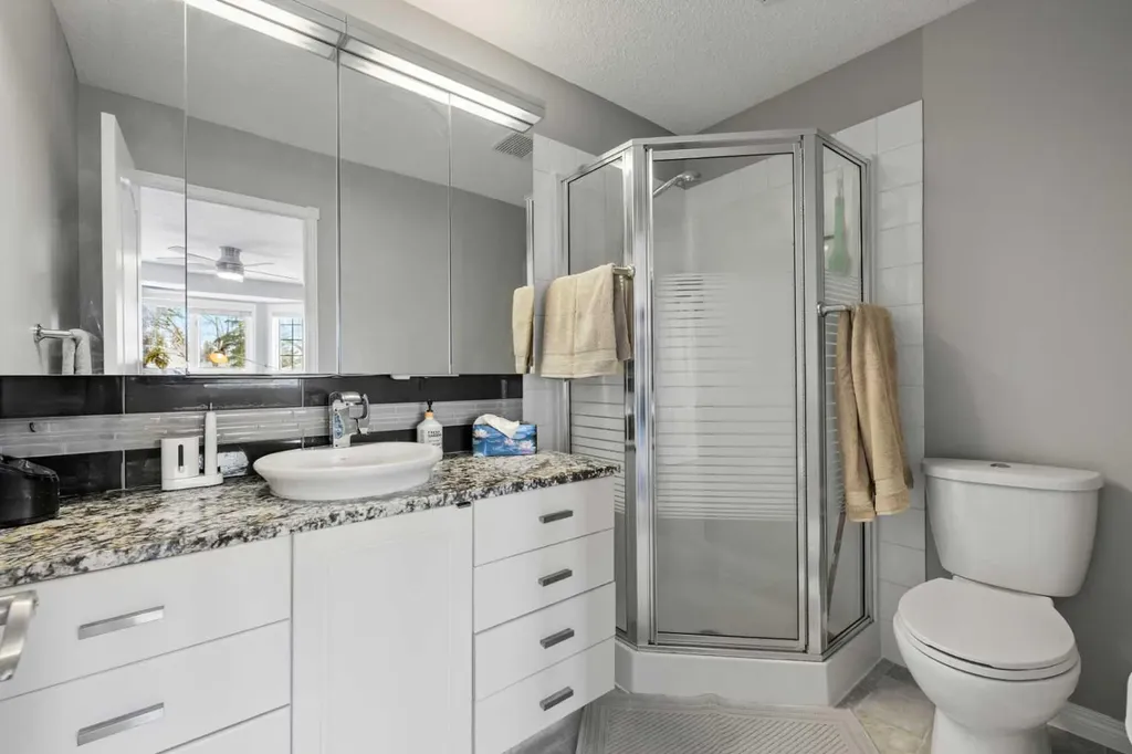 38 Richelieu Court SW Calgary AB T3E 7E9
