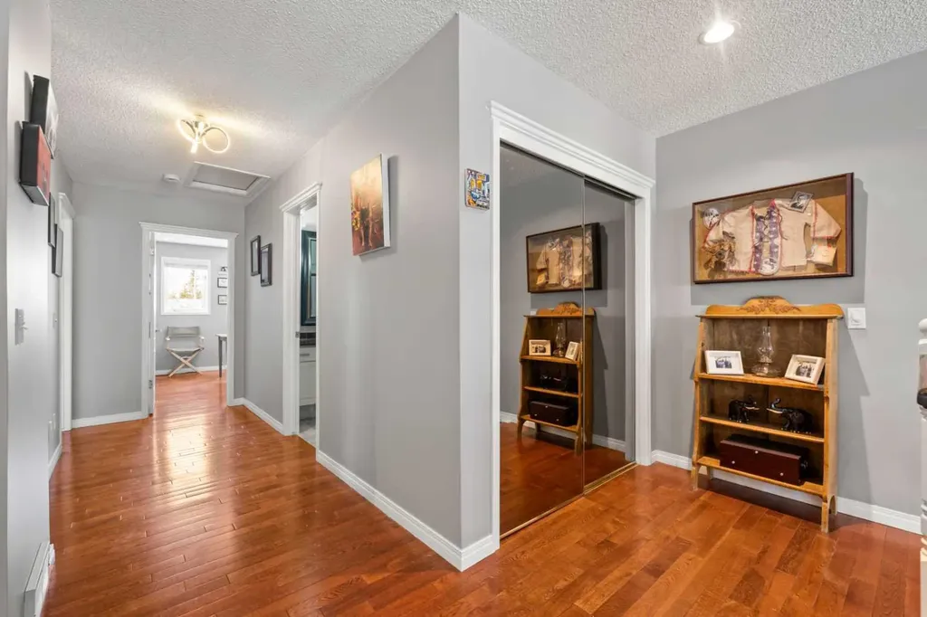 38 Richelieu Court SW Calgary AB T3E 7E9