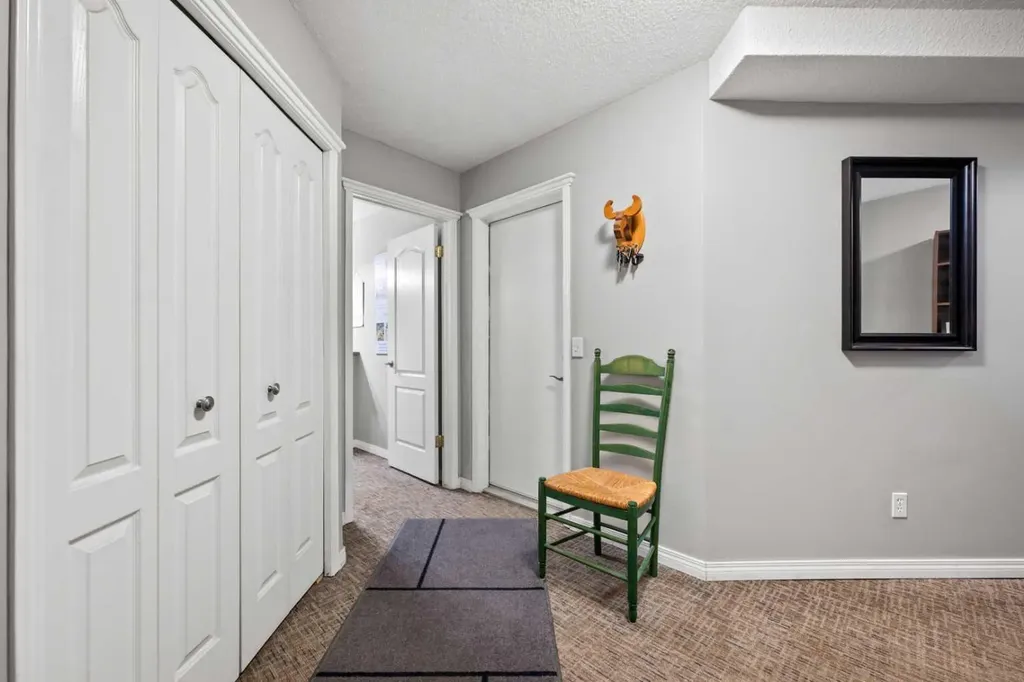 38 Richelieu Court SW Calgary AB T3E 7E9
