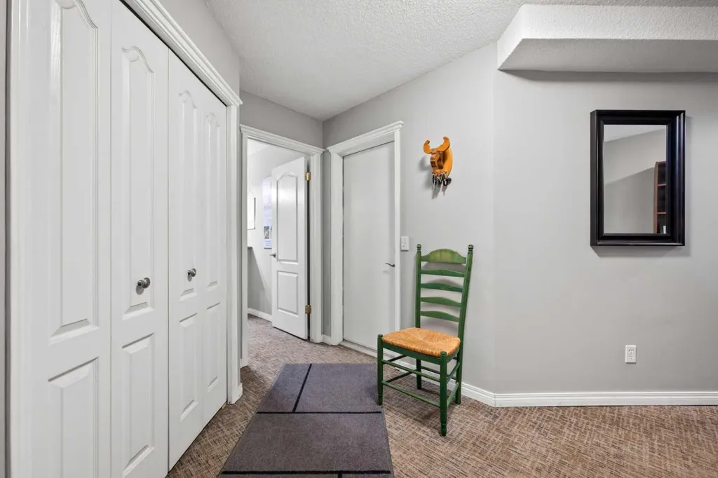 38 Richelieu Court SW Calgary AB T3E 7E9