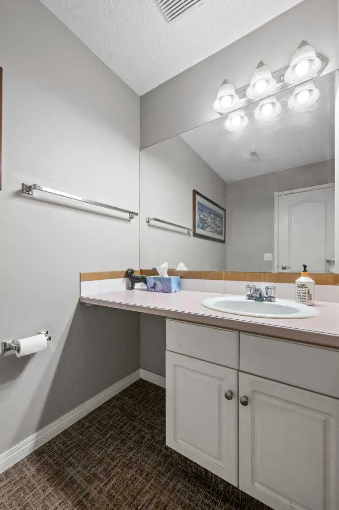 38 Richelieu Court SW Calgary AB T3E 7E9