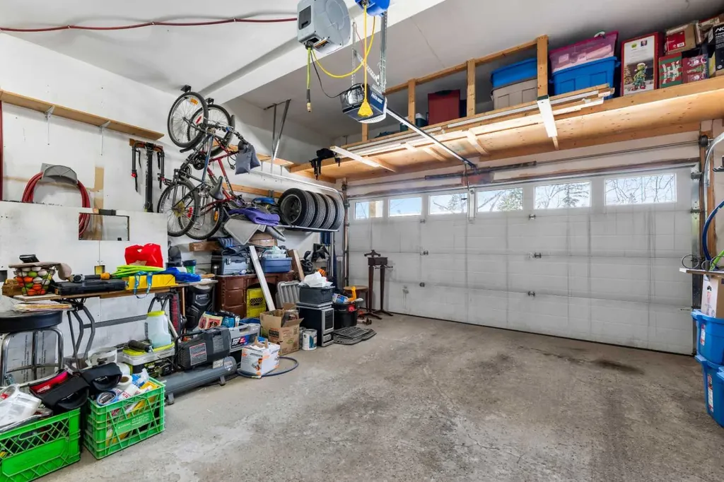 38 Richelieu Court SW Calgary AB T3E 7E9