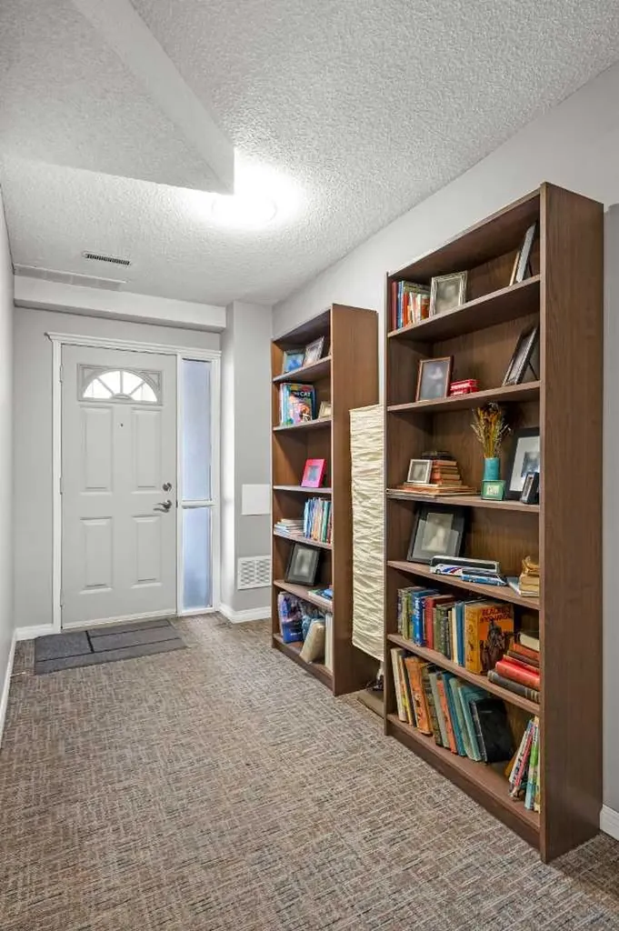 38 Richelieu Court SW Calgary AB T3E 7E9