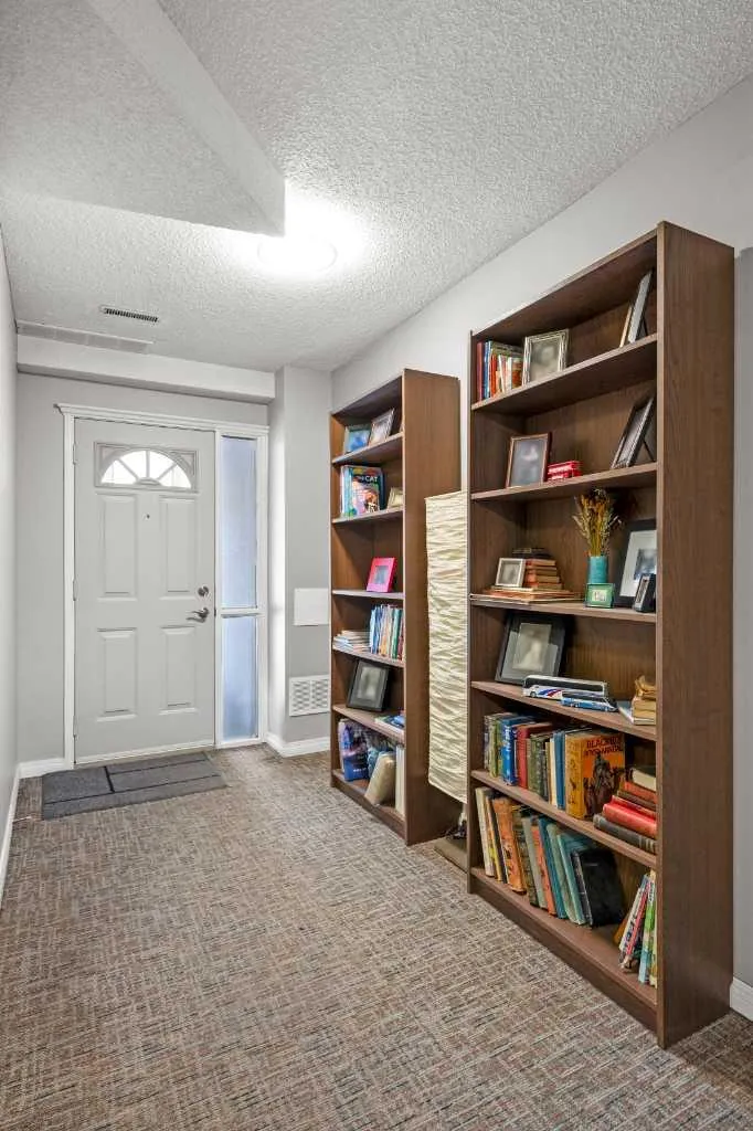 38 Richelieu Court SW Calgary AB T3E 7E9