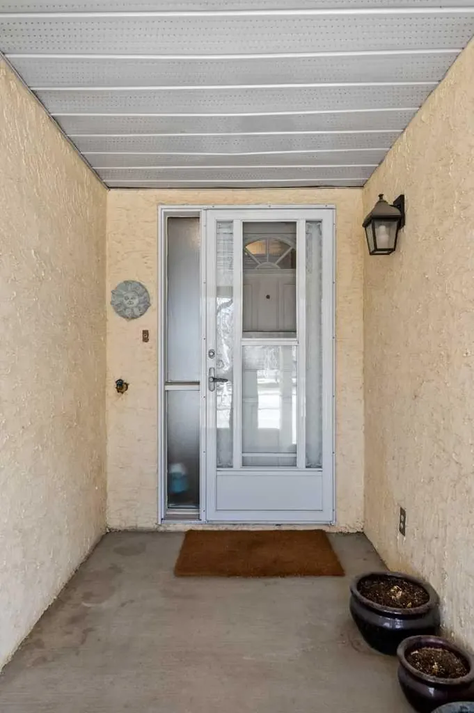 38 Richelieu Court SW Calgary AB T3E 7E9