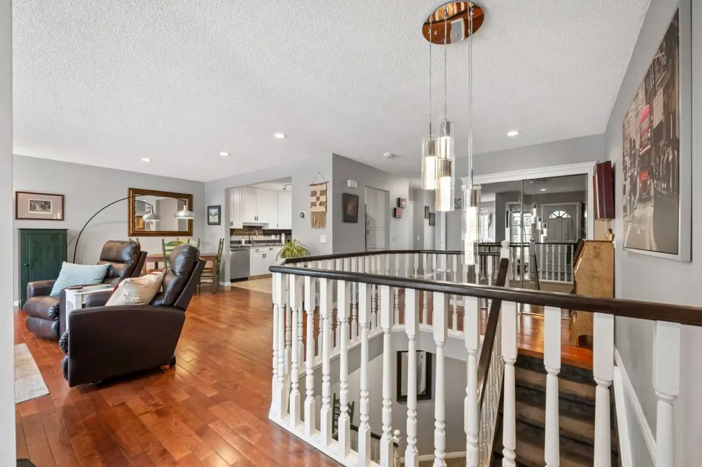 38 Richelieu Court SW Calgary AB T3E 7E9