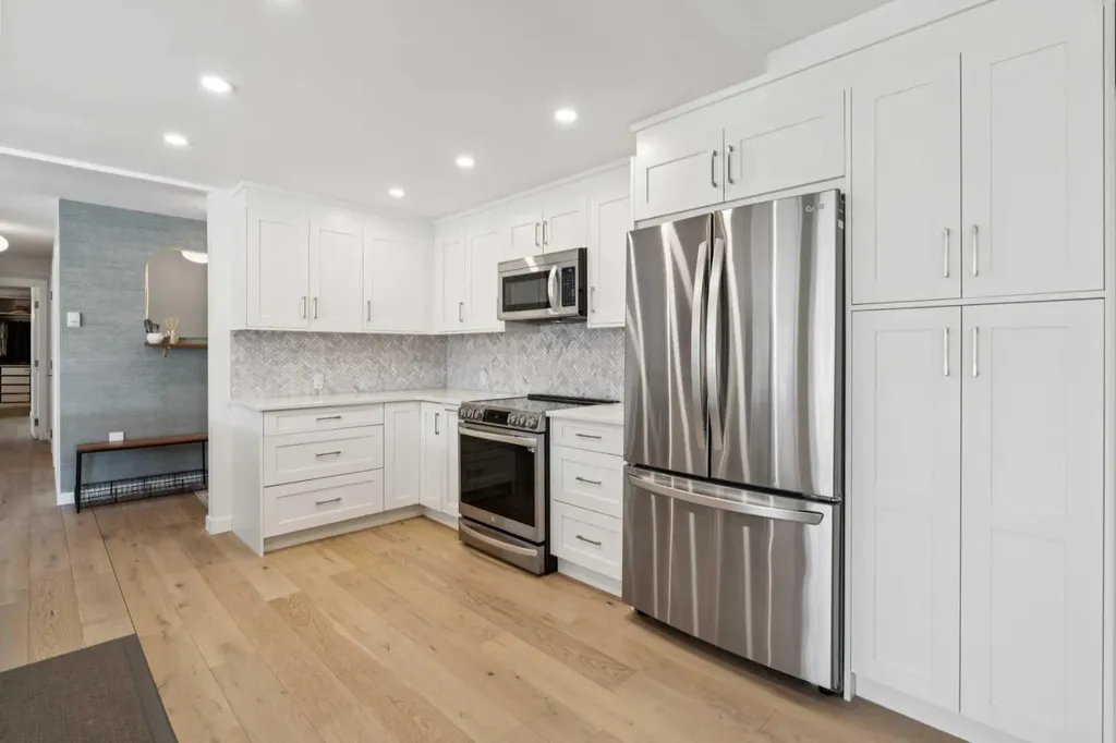 320 Meredith Road NE Calgary AB T2E 5A6