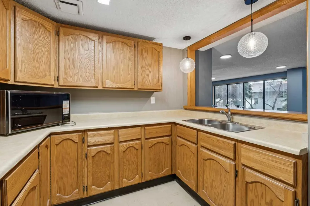 320 Meredith Road NE Calgary AB T2E 5A6