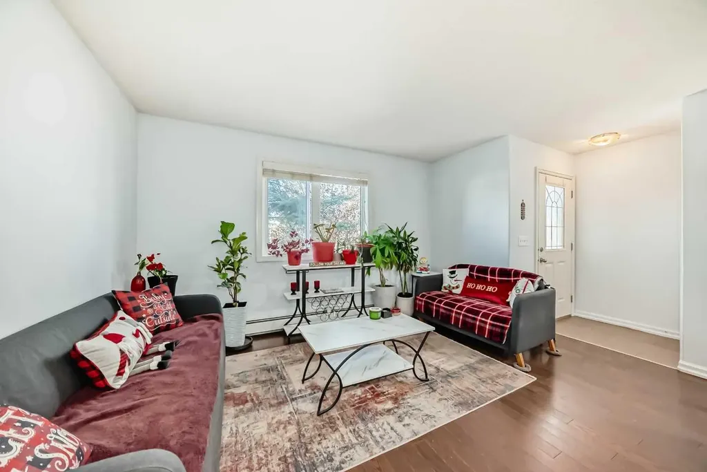 7716 Bowness Road NW Calgary AB T3B 0H1