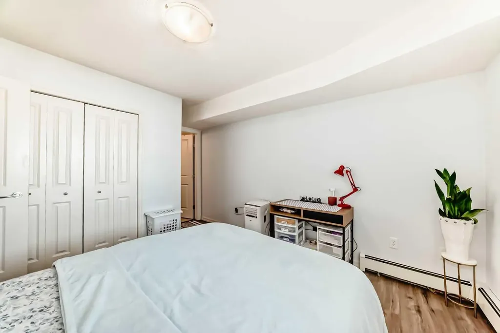 7716 Bowness Road NW Calgary AB T3B 0H1
