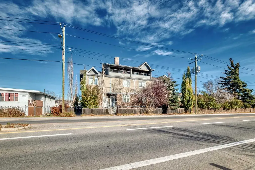7716 Bowness Road NW Calgary AB T3B 0H1