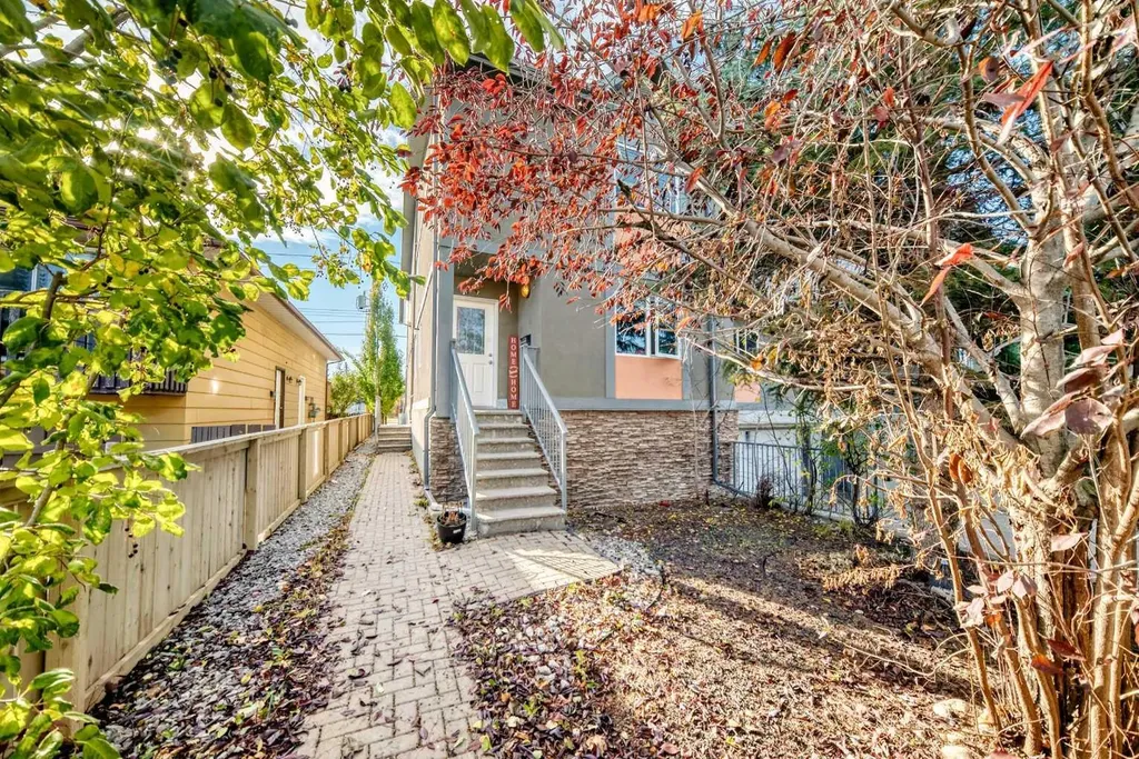 7716 Bowness Road NW Calgary AB T3B 0H1
