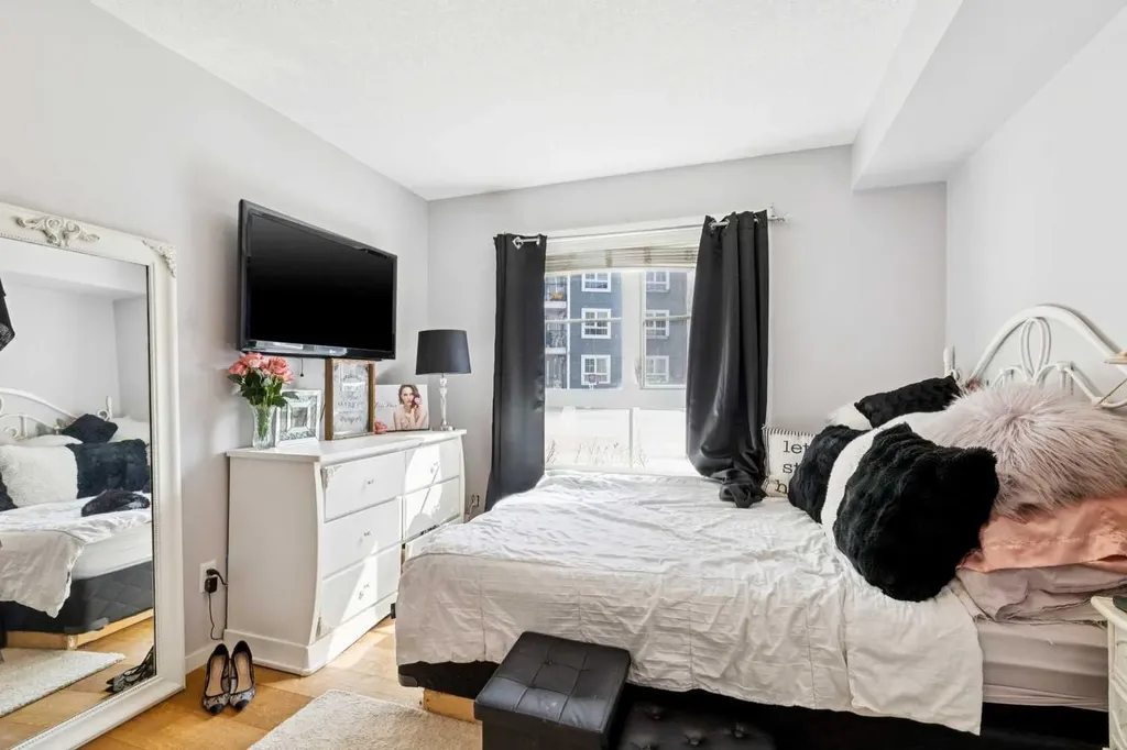279 Copperpond Common SE Calgary AB T2Z 1J1