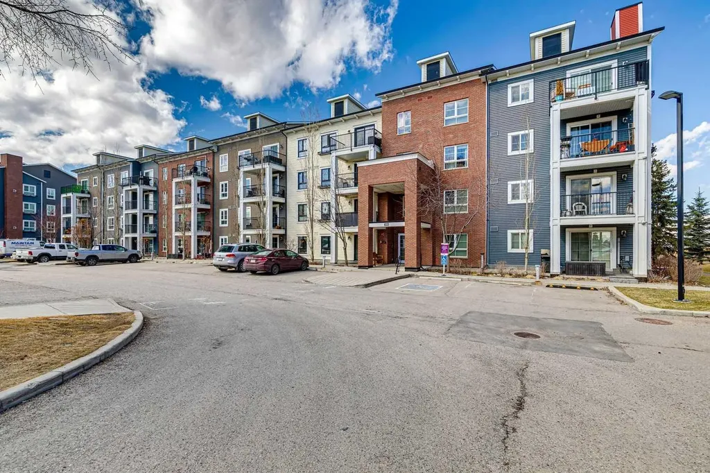 279 Copperpond Common SE Calgary AB T2Z 1J1
