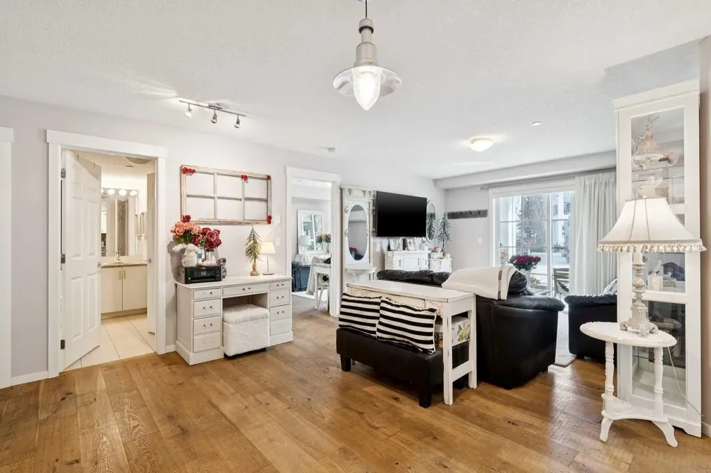 279 Copperpond Common SE Calgary AB T2Z 1J1