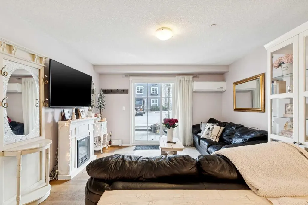 279 Copperpond Common SE Calgary AB T2Z 1J1