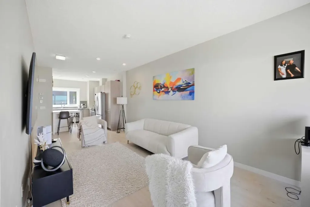 218 Sherwood Square NW Calgary AB T3R 0Y2