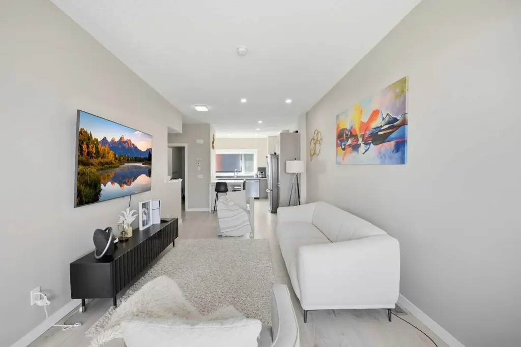 218 Sherwood Square NW Calgary AB T3R 0Y2