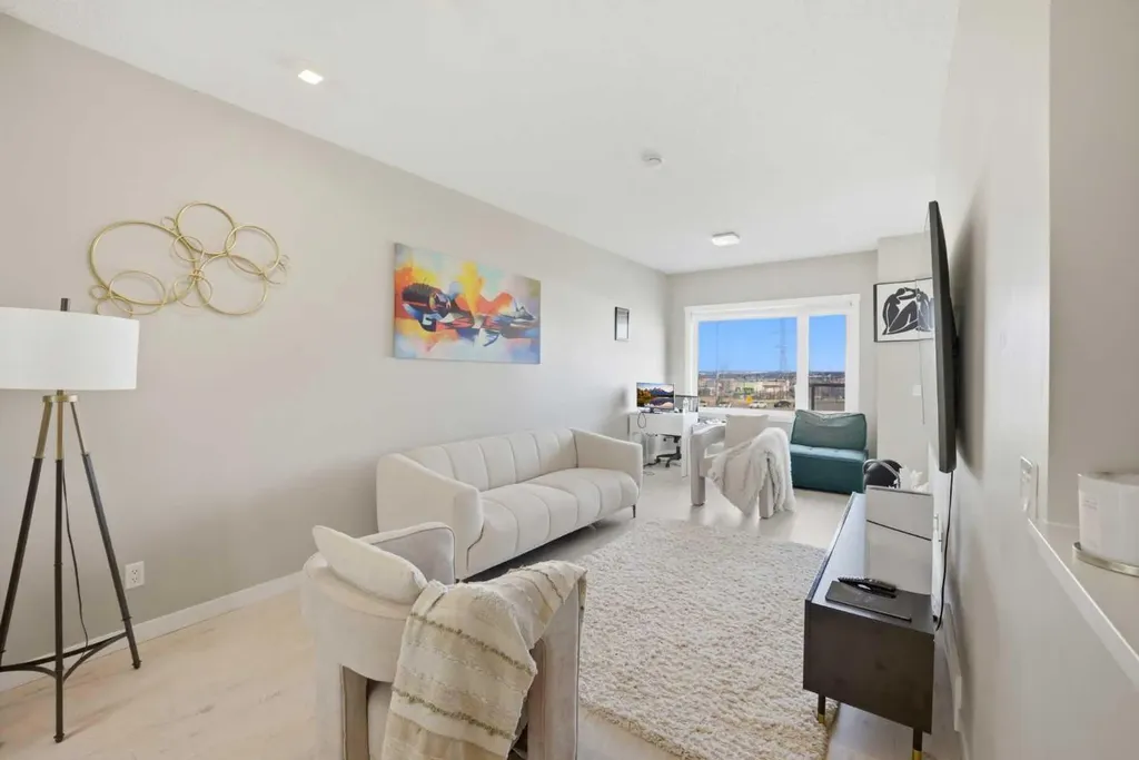 218 Sherwood Square NW Calgary AB T3R 0Y2