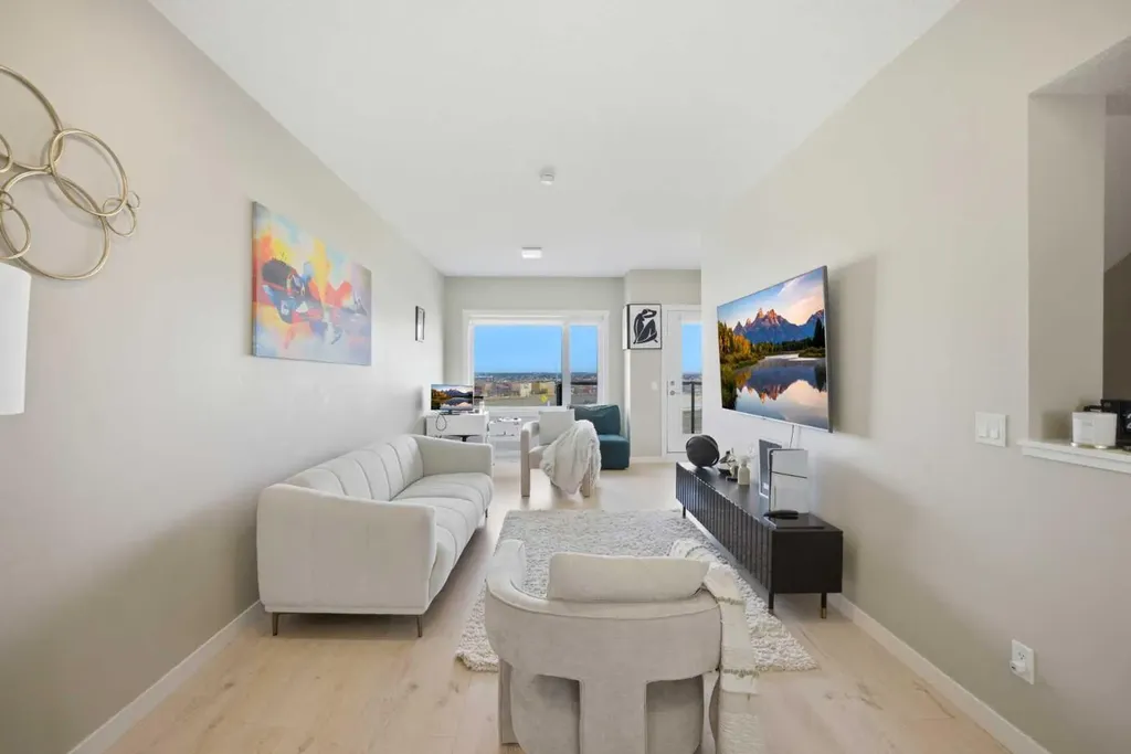 218 Sherwood Square NW Calgary AB T3R 0Y2