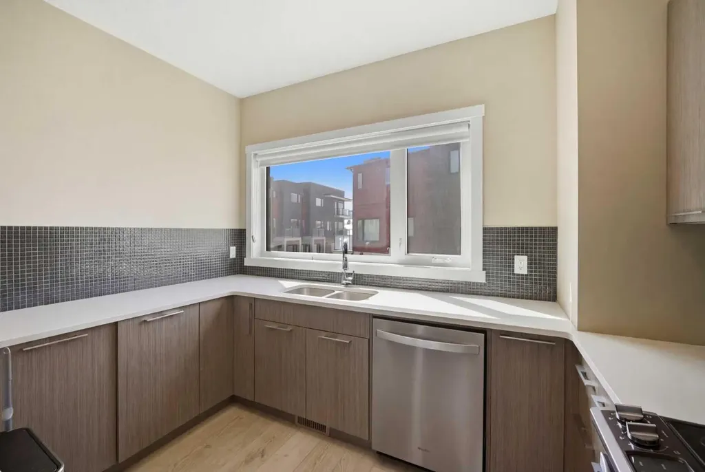 218 Sherwood Square NW Calgary AB T3R 0Y2