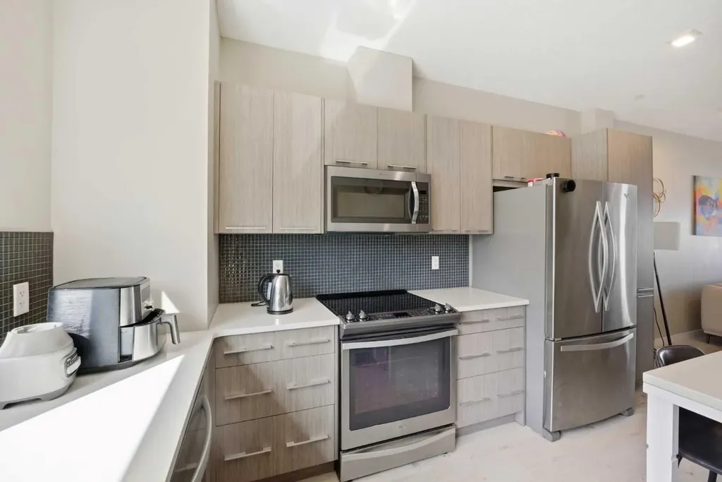 218 Sherwood Square NW Calgary AB T3R 0Y2