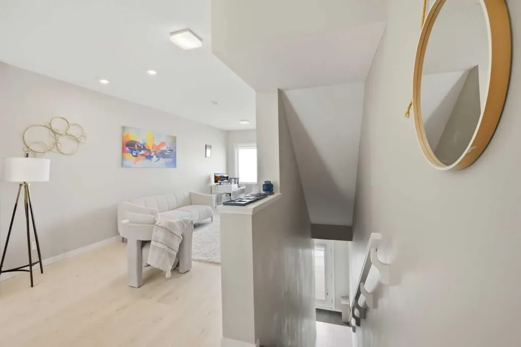 218 Sherwood Square NW Calgary AB T3R 0Y2