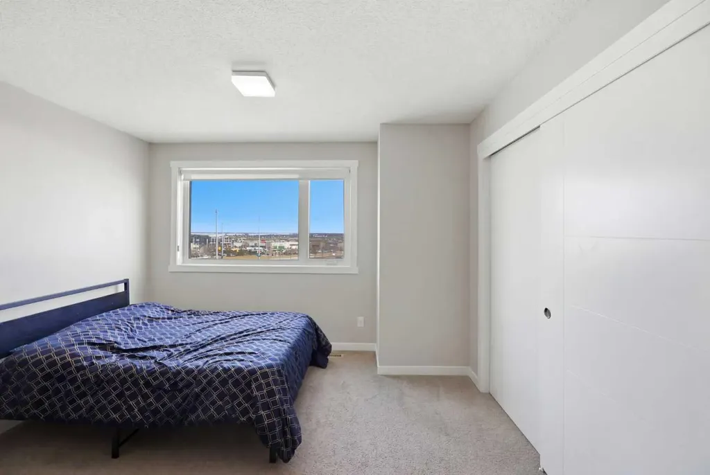 218 Sherwood Square NW Calgary AB T3R 0Y2