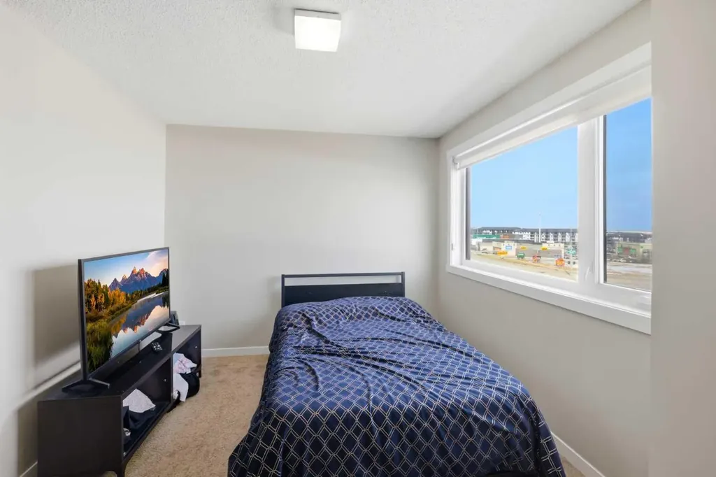 218 Sherwood Square NW Calgary AB T3R 0Y2