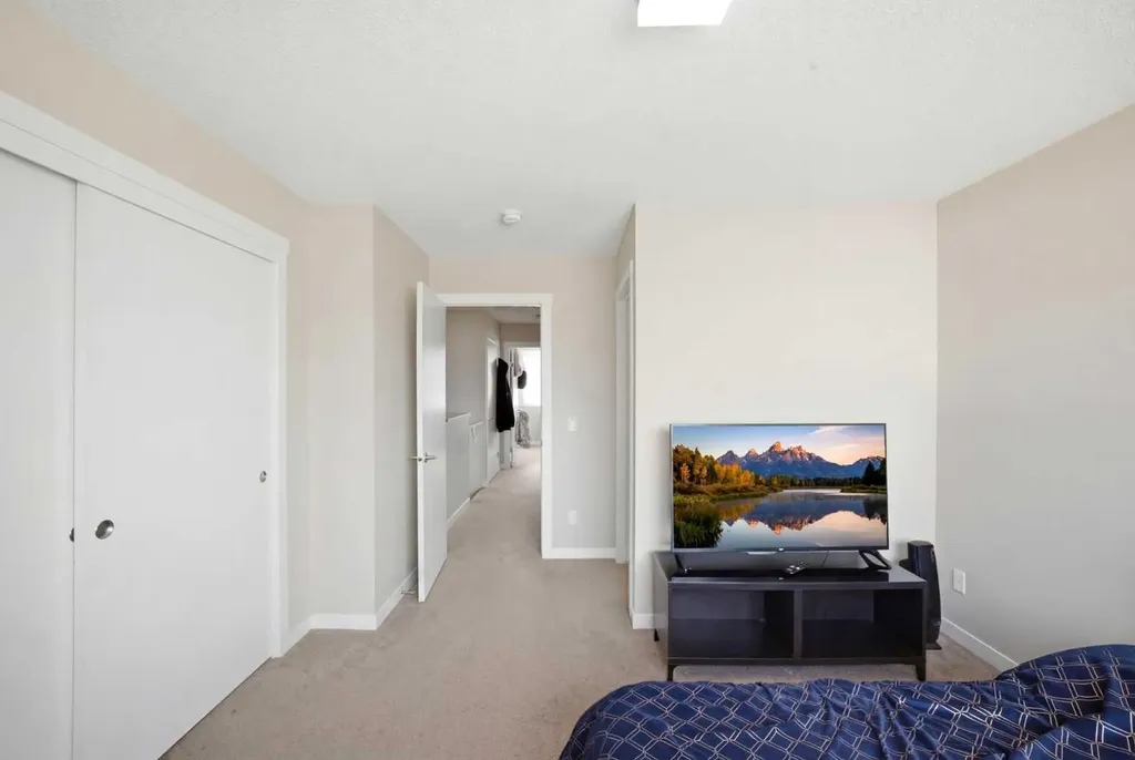 218 Sherwood Square NW Calgary AB T3R 0Y2