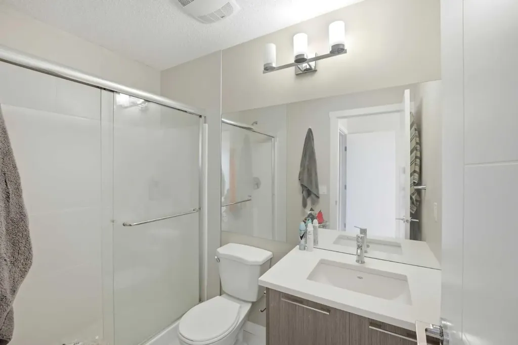 218 Sherwood Square NW Calgary AB T3R 0Y2