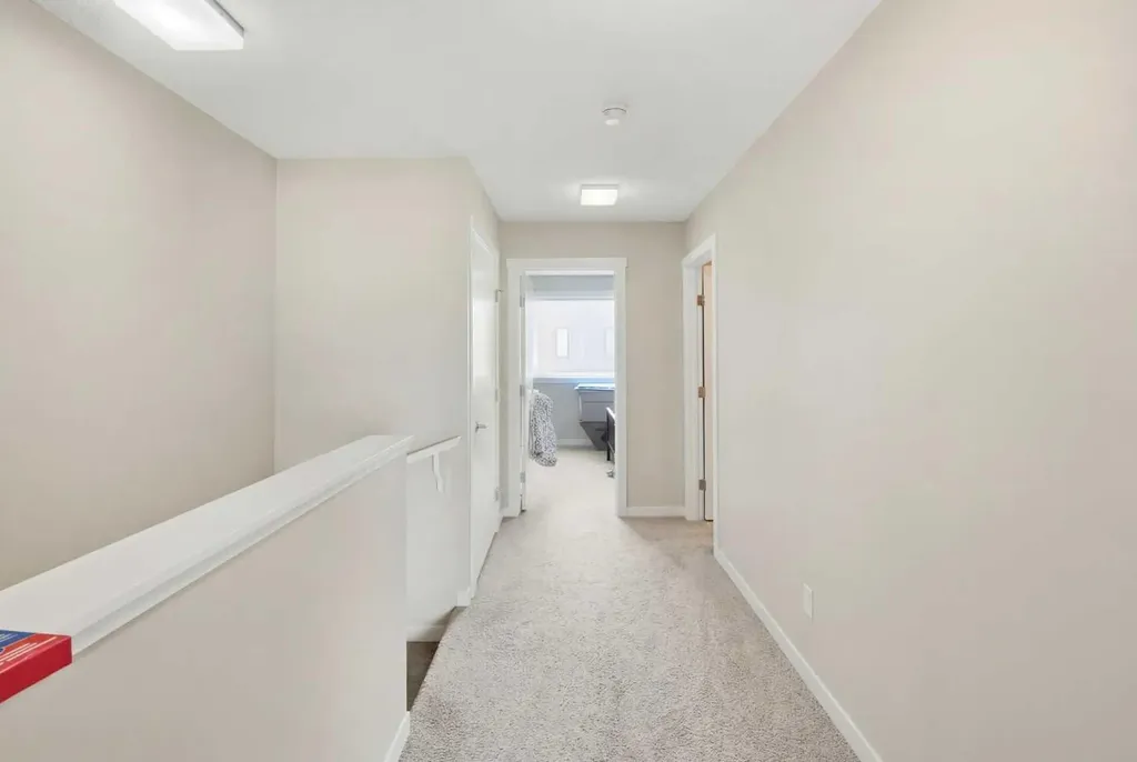 218 Sherwood Square NW Calgary AB T3R 0Y2