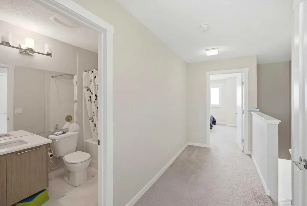 218 Sherwood Square NW Calgary AB T3R 0Y2