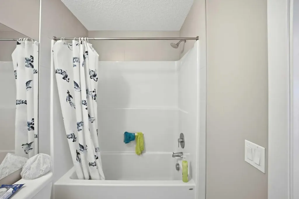 218 Sherwood Square NW Calgary AB T3R 0Y2