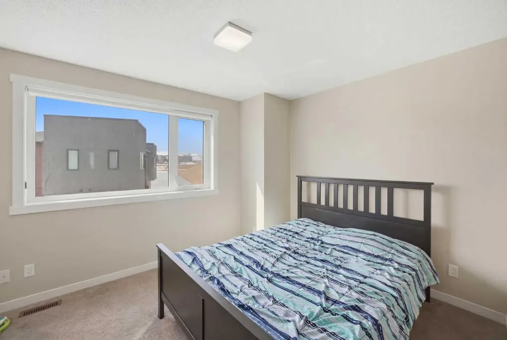 218 Sherwood Square NW Calgary AB T3R 0Y2
