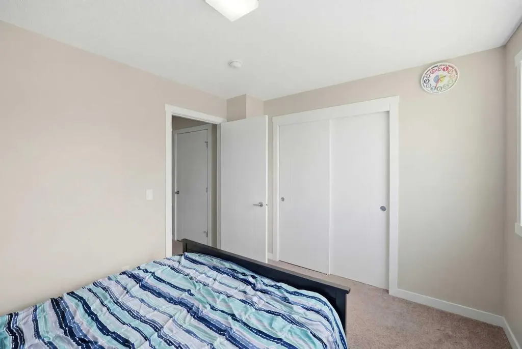 218 Sherwood Square NW Calgary AB T3R 0Y2