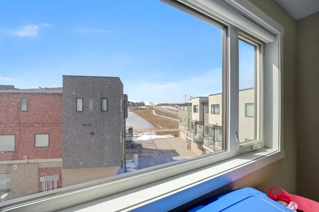 218 Sherwood Square NW Calgary AB T3R 0Y2