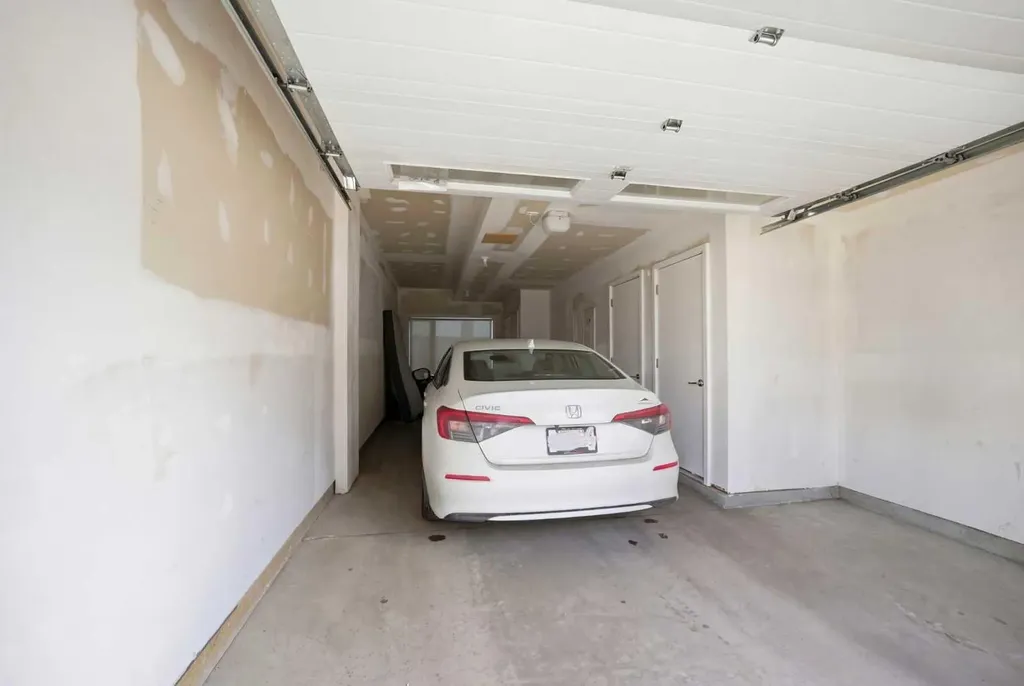218 Sherwood Square NW Calgary AB T3R 0Y2