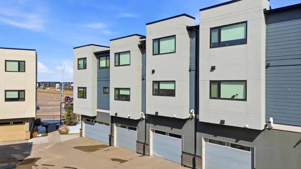218 Sherwood Square NW Calgary AB T3R 0Y2
