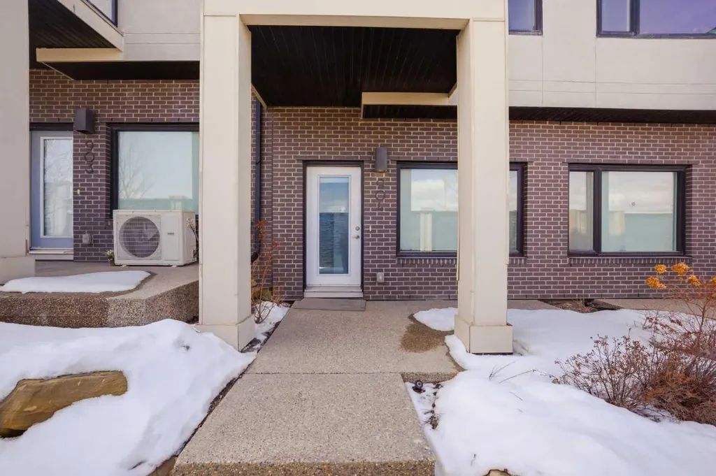 218 Sherwood Square NW Calgary AB T3R 0Y2