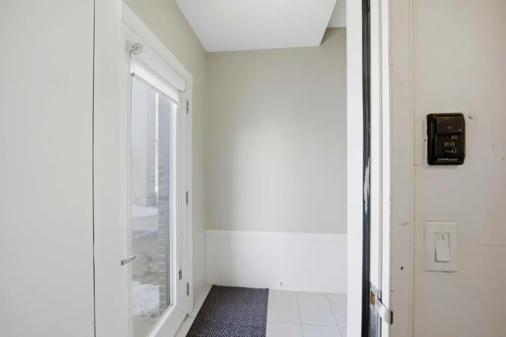 218 Sherwood Square NW Calgary AB T3R 0Y2