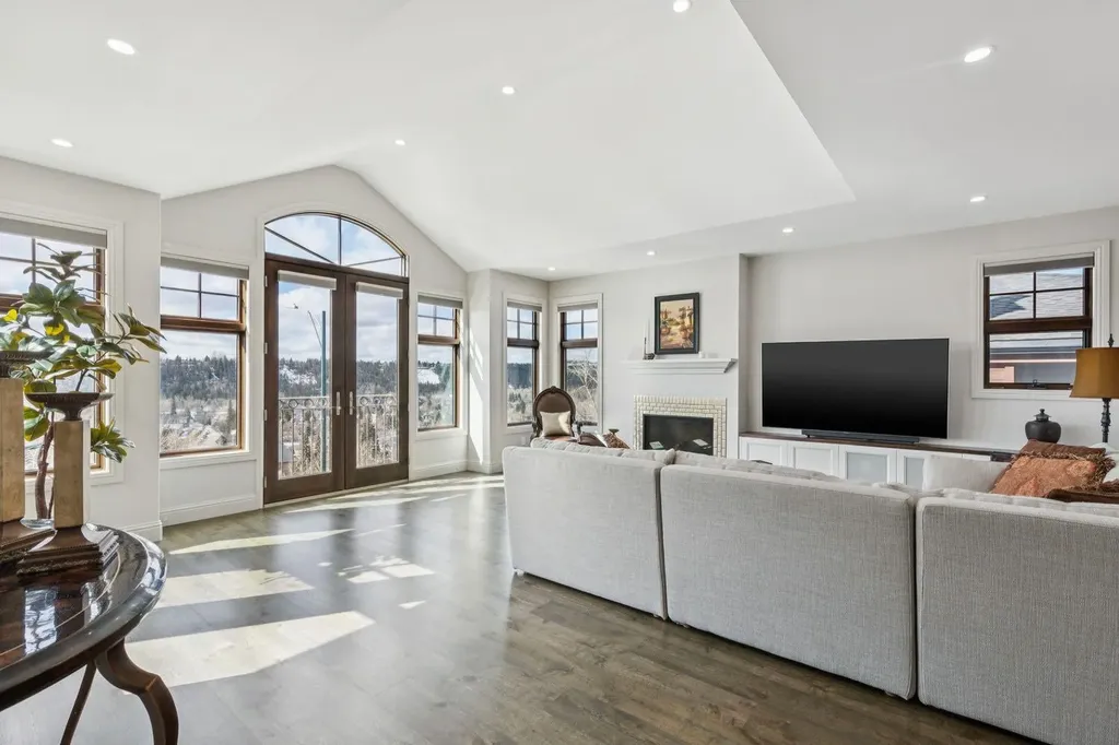 2908 Toronto Crescent NW Calgary AB T2N 3W2
