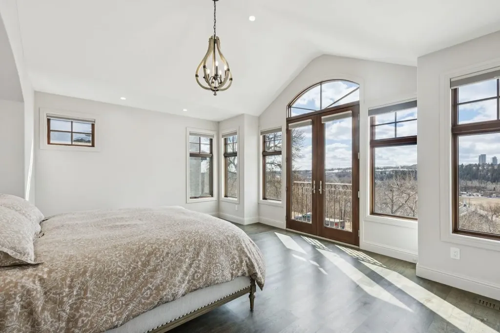 2908 Toronto Crescent NW Calgary AB T2N 3W2