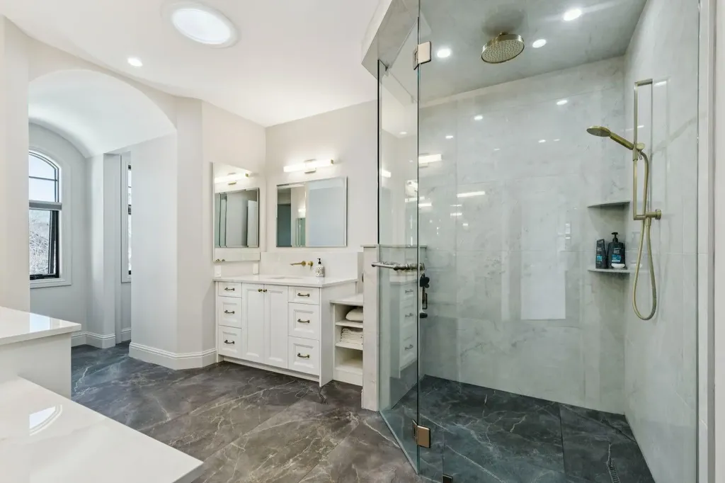 2908 Toronto Crescent NW Calgary AB T2N 3W2