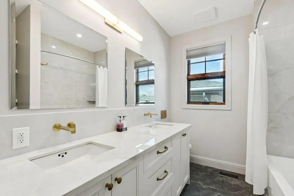 2908 Toronto Crescent NW Calgary AB T2N 3W2